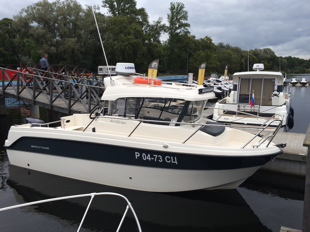 Parker 660 PilotHouse