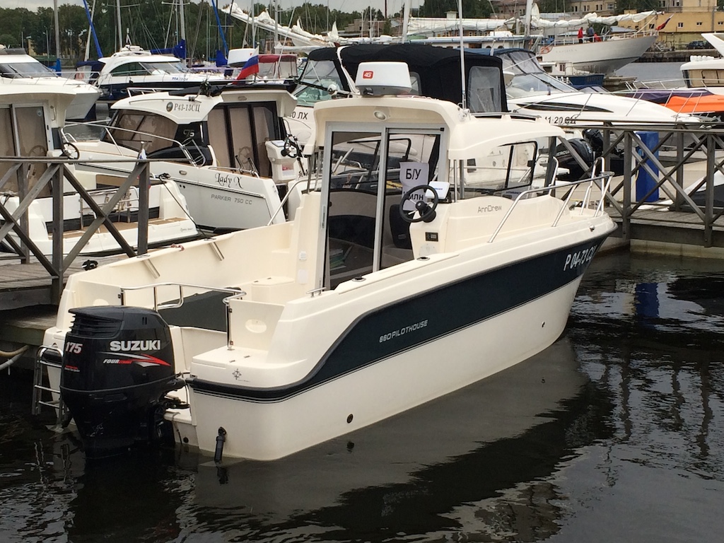 Parker 660 PilotHouse