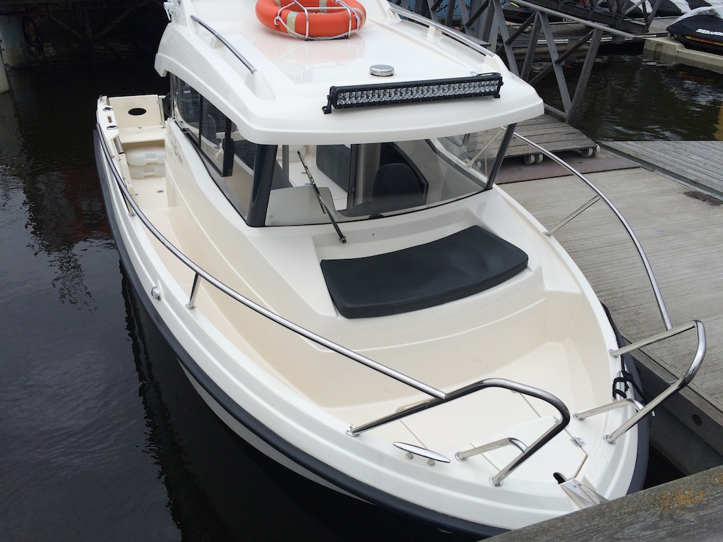 Parker 660 PilotHouse