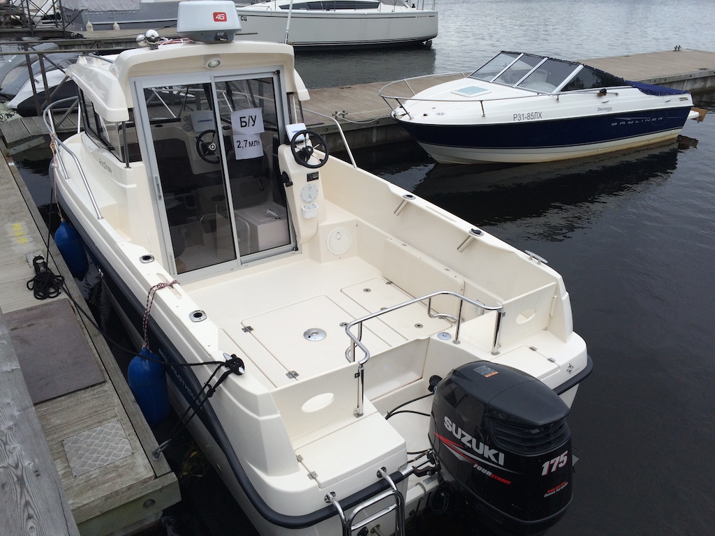 Parker 660 PilotHouse