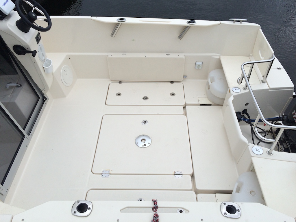 Parker 660 PilotHouse