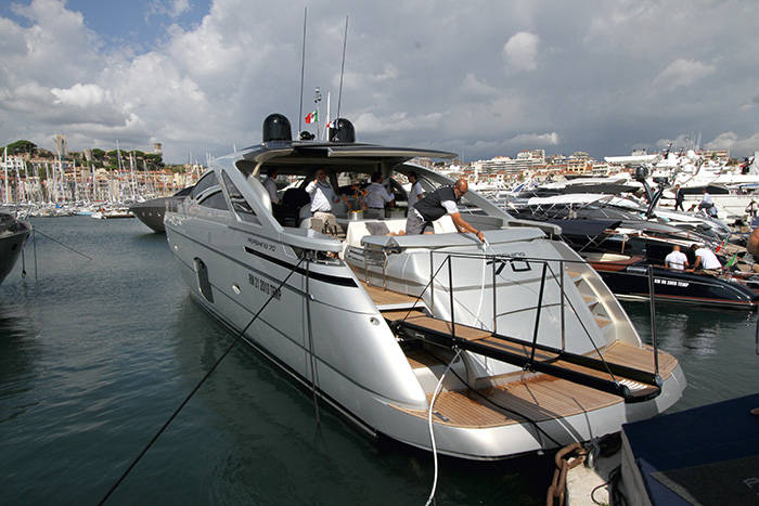 Pershing 70