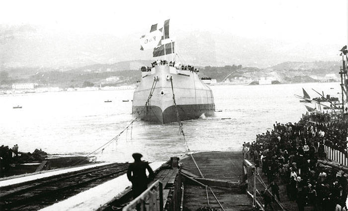 Спуск на воду эскадренного броненосца «Цесаревич» на верфи «Форж е Шантье». 
10 февраля 1901 г.