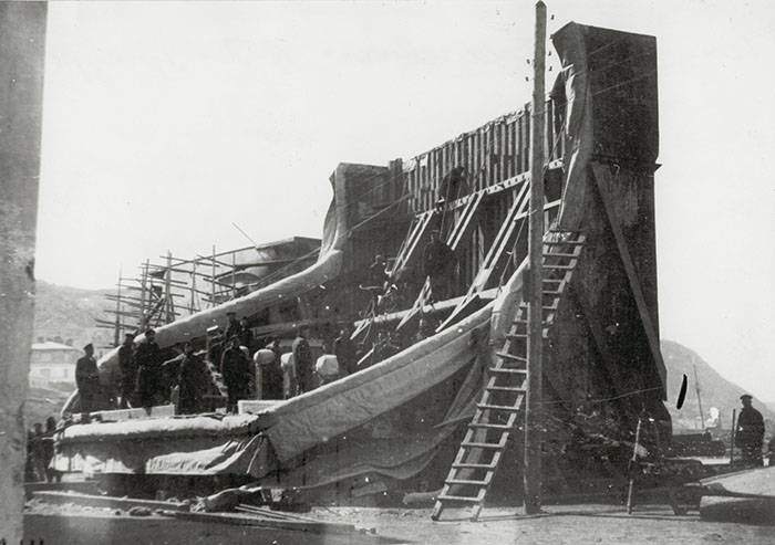 Кессон, изготовленный для исправлений повреждений эскадренного броненосца «Цесаревич», полученных при атаке японских миноносцев в ночь на 27 января 1904 г.