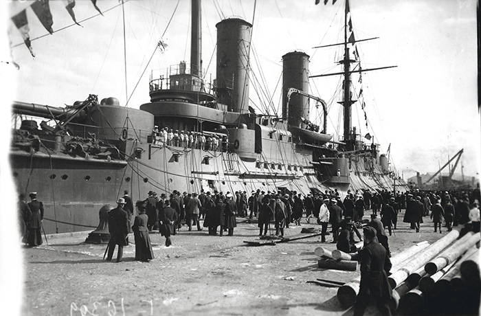 Эскадренный броненосец «Цесаревич» в Либаве. 1907 г. Эскадренный броненосец «Цесаревич» в Либаве. 1907 г.