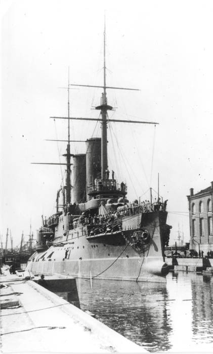 Линейный корабль «Цесаревич» в Кронштадте. 1910-е гг.