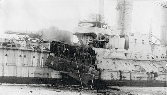 Повреждения линейного корабля «Гражданин», полученные при подавлении Кронштадтского мятежа в марте 1921 г.