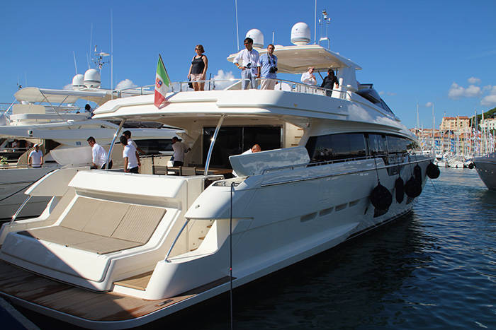 Ferretti 960