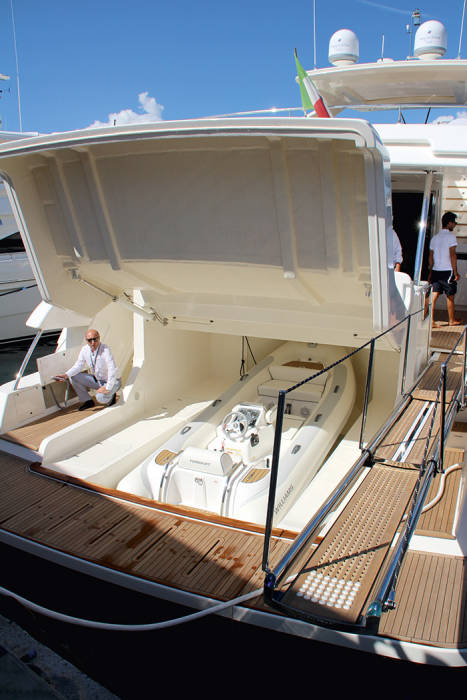 Ferretti 960