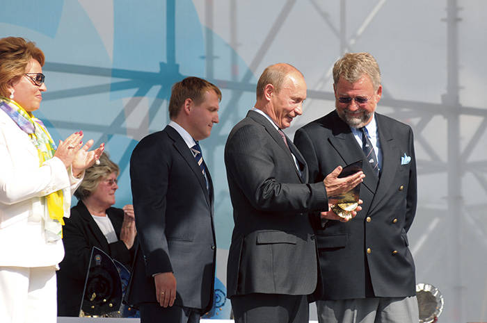 Владимир Путин на открытии регаты 2009 г. в Санкт-Петербурге