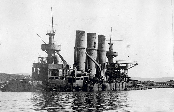 Броненосец «Ретвизан», затонувший в гавани Порт-Артура