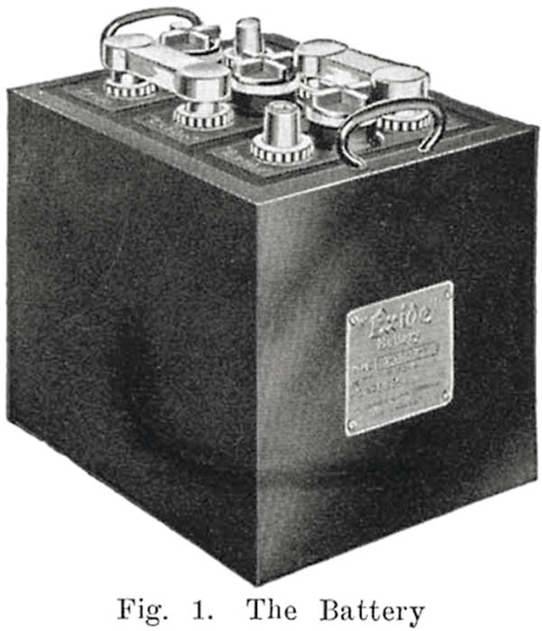 Старинная свинцово-кислотная аккумуляторная батарея
