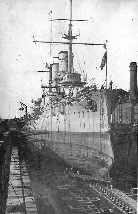 Линейный корабль «Слава» в доке. Кронштадт. 1910-е гг.