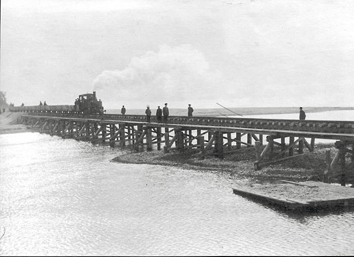 Советский железнодорожный мост. 1944 г.