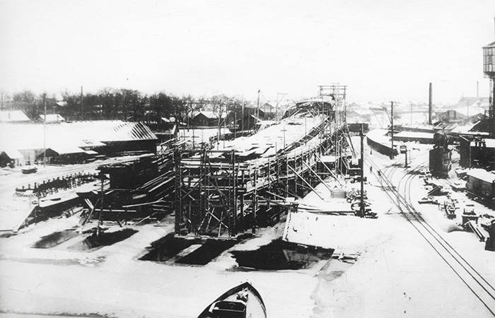 Корпус эсминца «Новик» на стапеле Путиловского завода. Зима 1910 – 1911 гг.