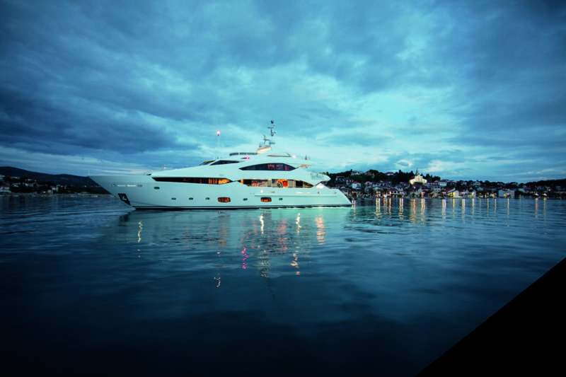 Яхта Sunseeker 155 на Мальдивах