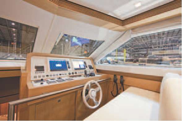 Continental II 2300 Alu.Boot Dusseldorf.jpg